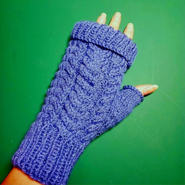 Cabled fingerless mittens 