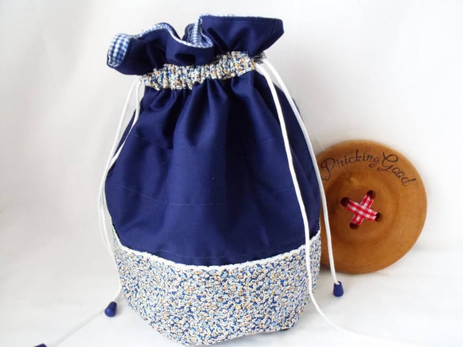 crochet yarn bag and hook storage, blue ditsy print
