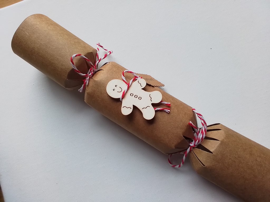 Natural Christmas cracker kit. Gingerbread men. Ref 250