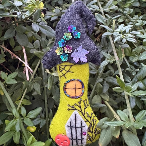 Felt Halloween Toadstool House 