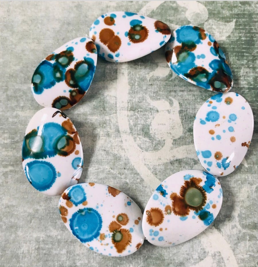 Splatter Paint Effect Beaded Bracelet 