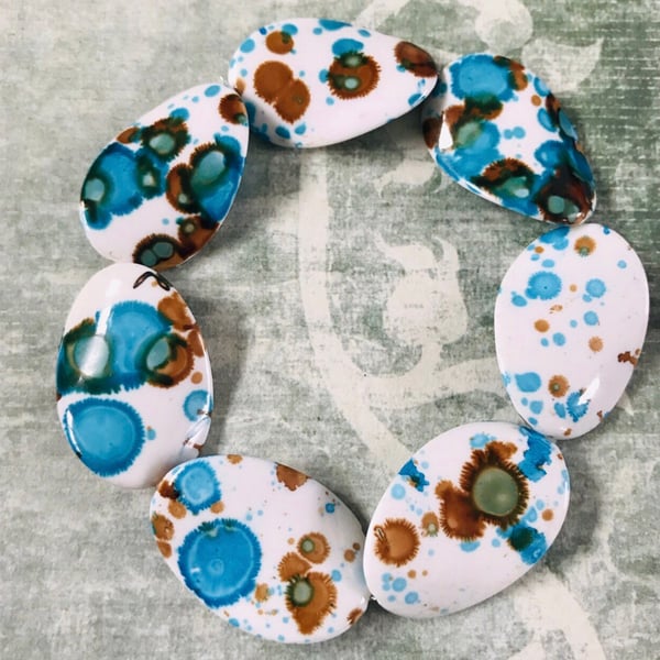 Splatter Paint Effect Beaded Bracelet 