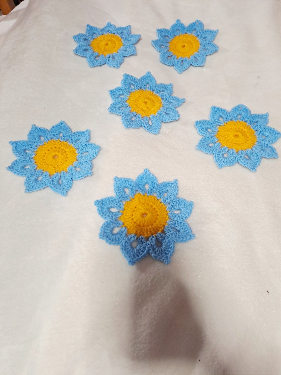 set of 6 blue flower crochet applique