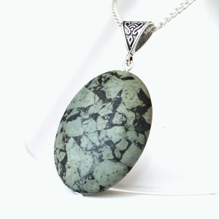 Green jasper pendant necklace