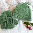 Organic Baby Hat and Booties Bundle, Christmas Gift, certified cotton 0-6 months