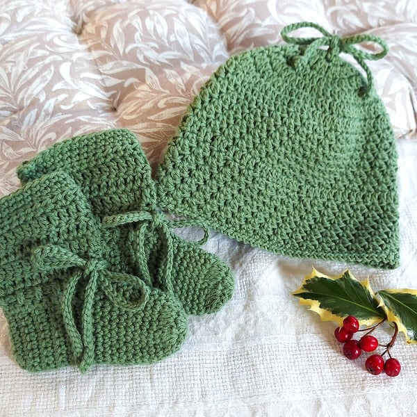 Organic Baby Hat and Booties Bundle, Christmas Gift, certified cotton 0-6 months