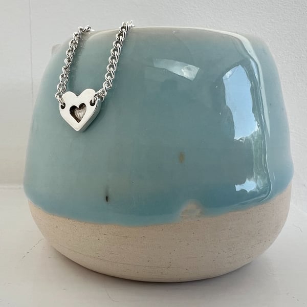 Delicate sterling silver heart bracelet - elegant but strong