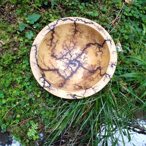 Decorative wooden bowl by 'LazyCat'