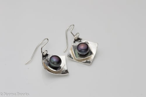 STERLING SILVER SQUARE WITH BLACK PEARL