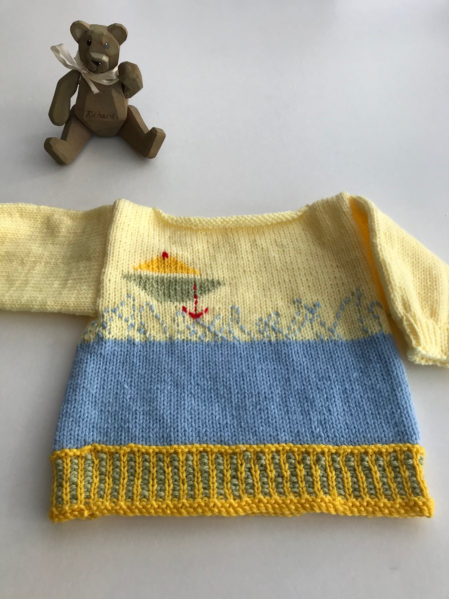 Attractive baby jumper with a summer scene 