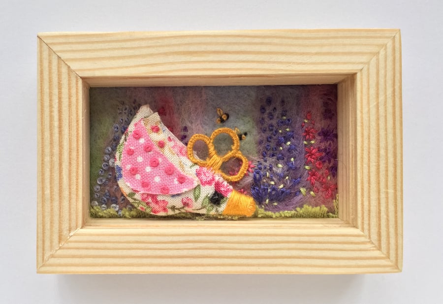 Mini shadow box frame 'Chelsea chick'