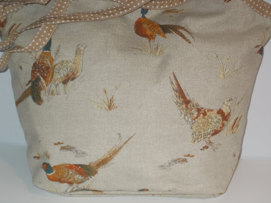 Shoulder tote bag with pheasants