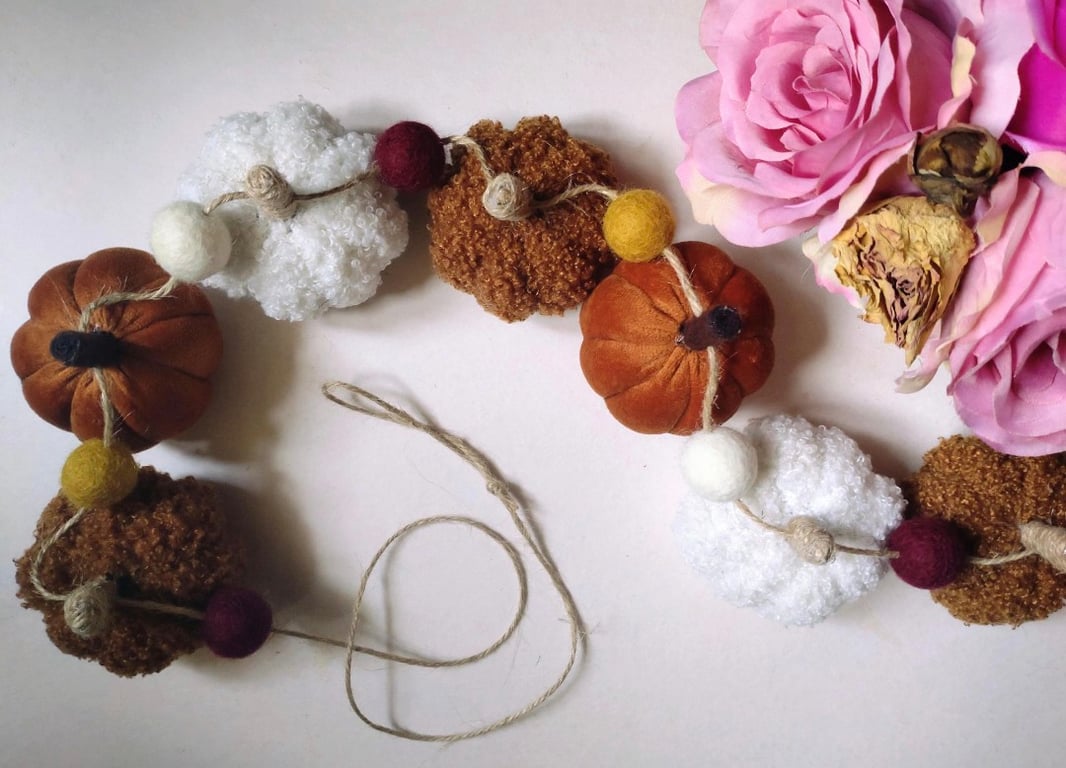 Pumpkin and Felt Ball Garland, 225cm, Autumnal shades, Halloween Decor,