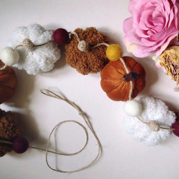 Pumpkin and Felt Ball Garland, 225cm, Autumnal shades, Halloween Decor,