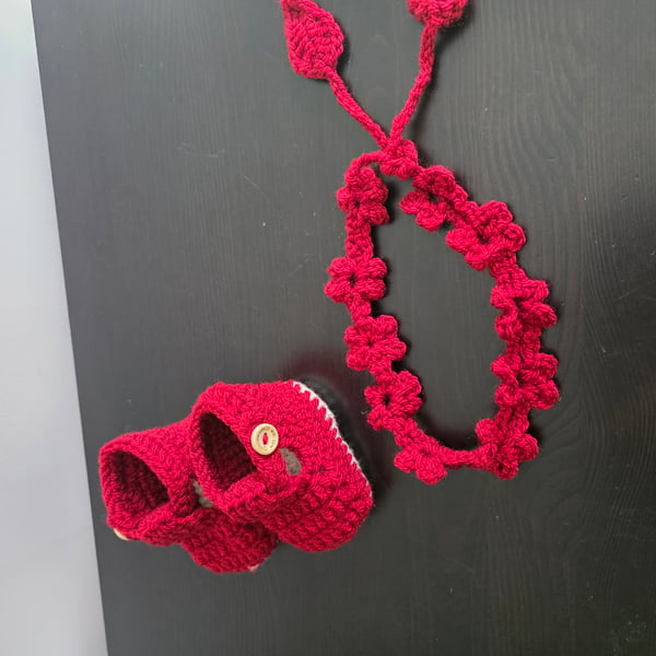 Crochet baby booties and headband 