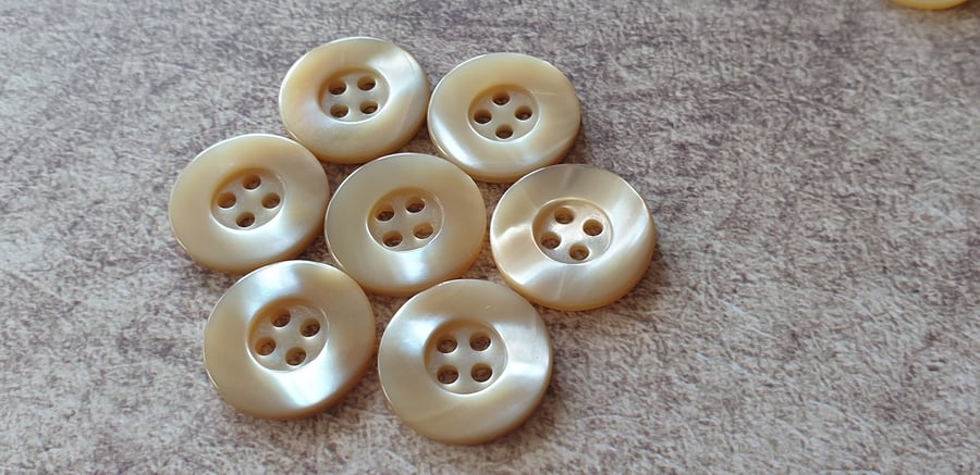 13 16" 20.3mm 32L Real Pearl RARE BEIGE Colour x 5 Buttons