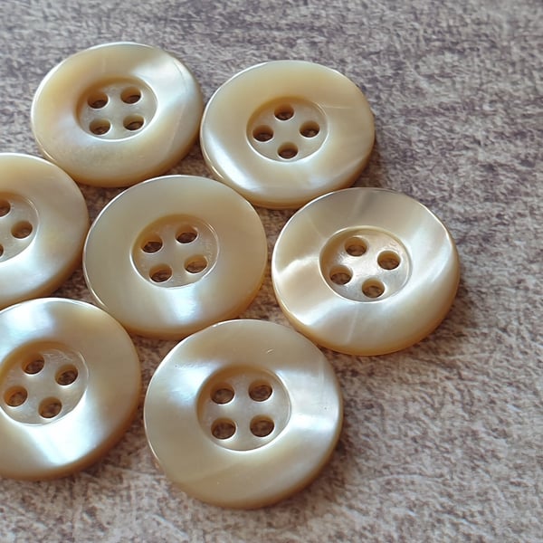 13 16" 20.3mm 32L Real Pearl RARE BEIGE Colour x 5 Buttons