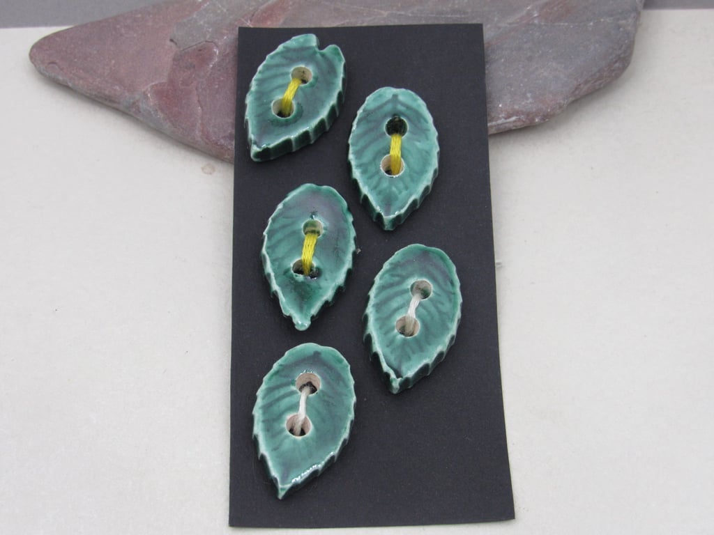 5 Small Leaf Shaped Emerald Green Ceramic Buttons