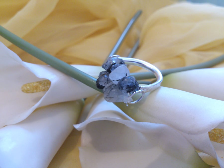 Black and white quartz elasticated Sterling silver ring