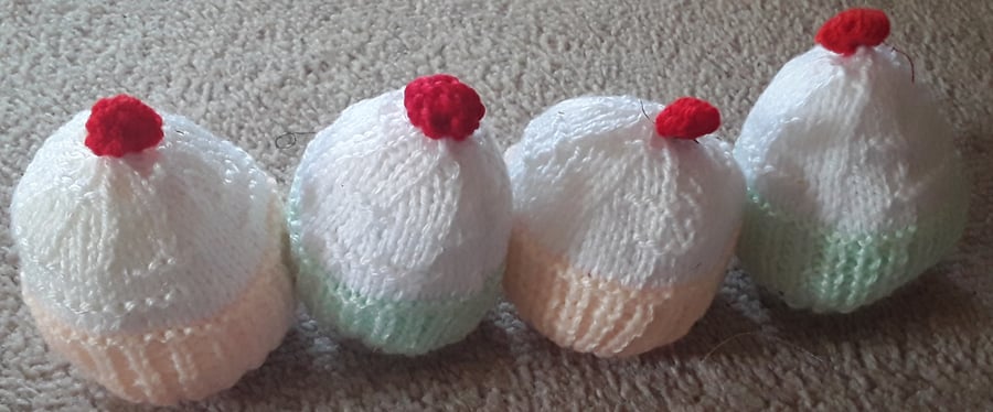 Homemade set of 4 Cupcakes Pincushions (5)