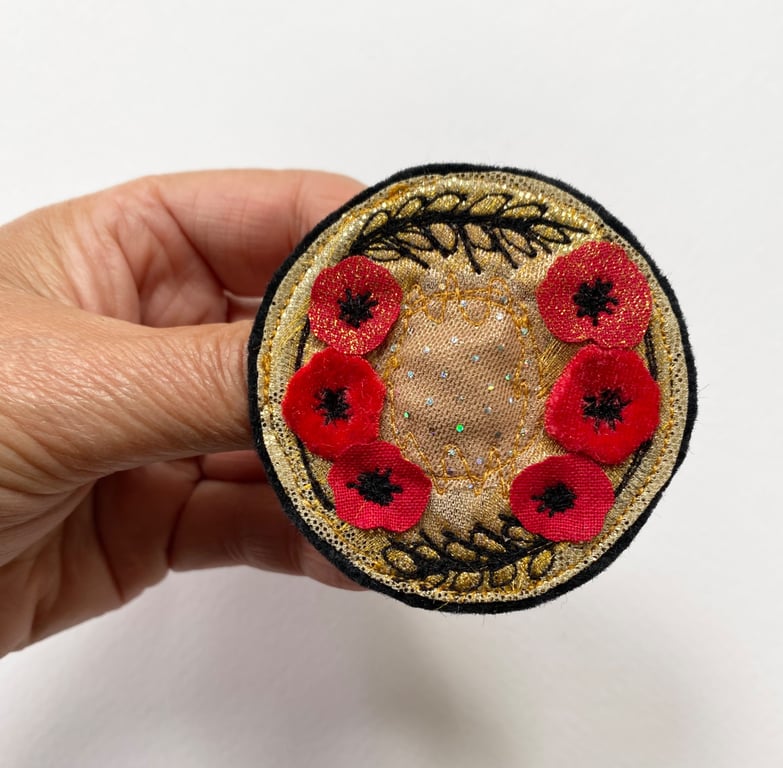 Harvest autumn poppy and wheat brooch pin or badge. 