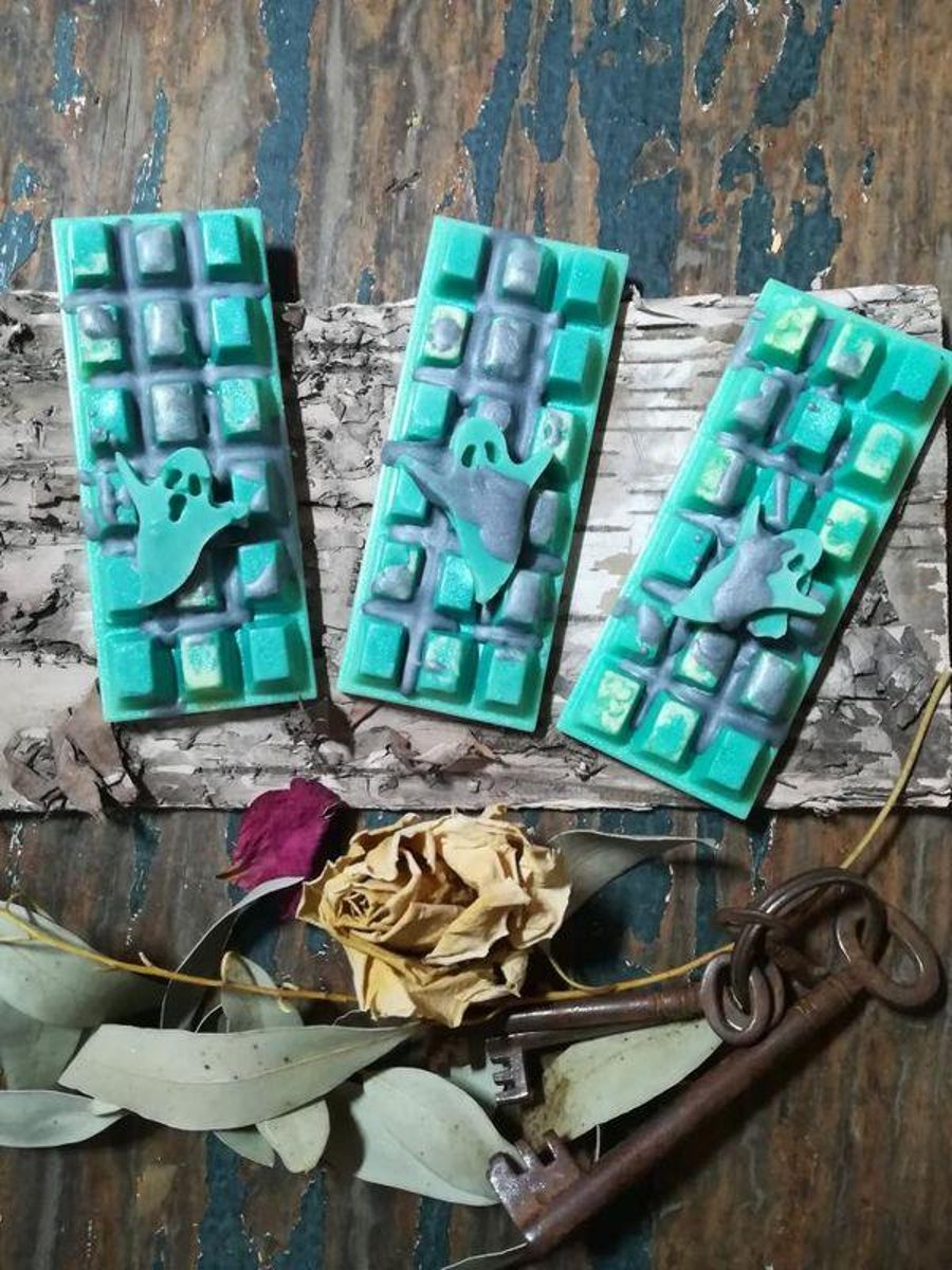 Scream themed gift set box, monthly box, wax melts, heart, bat, ghost