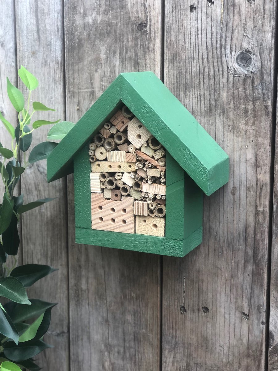 Bee hotel - Insect hotel - Wildlife habitat - Gift for gardeners - Bee gift 