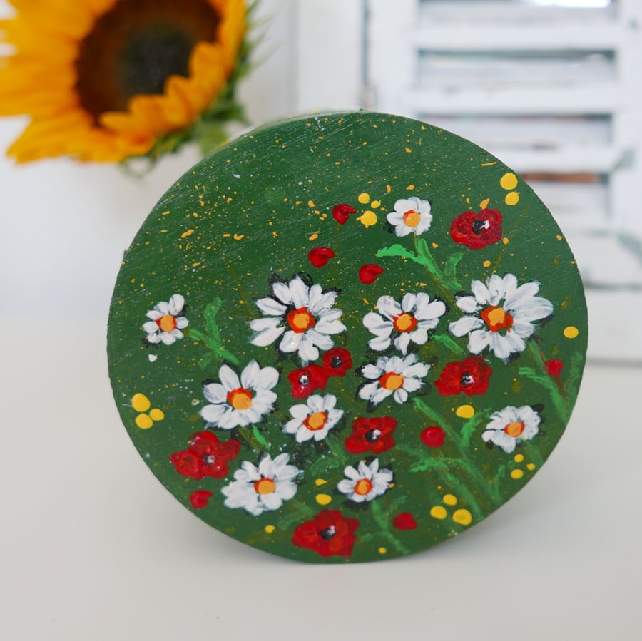 Daisy Trinket Box, Green Wildflowers jewellery Storage, Hand Painted Decorative 