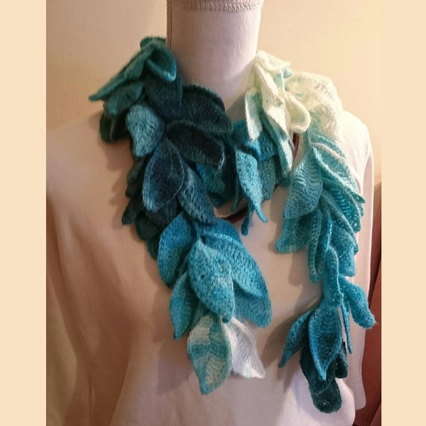 Alize crochet necklace batik blue-white leafs shawl scarf