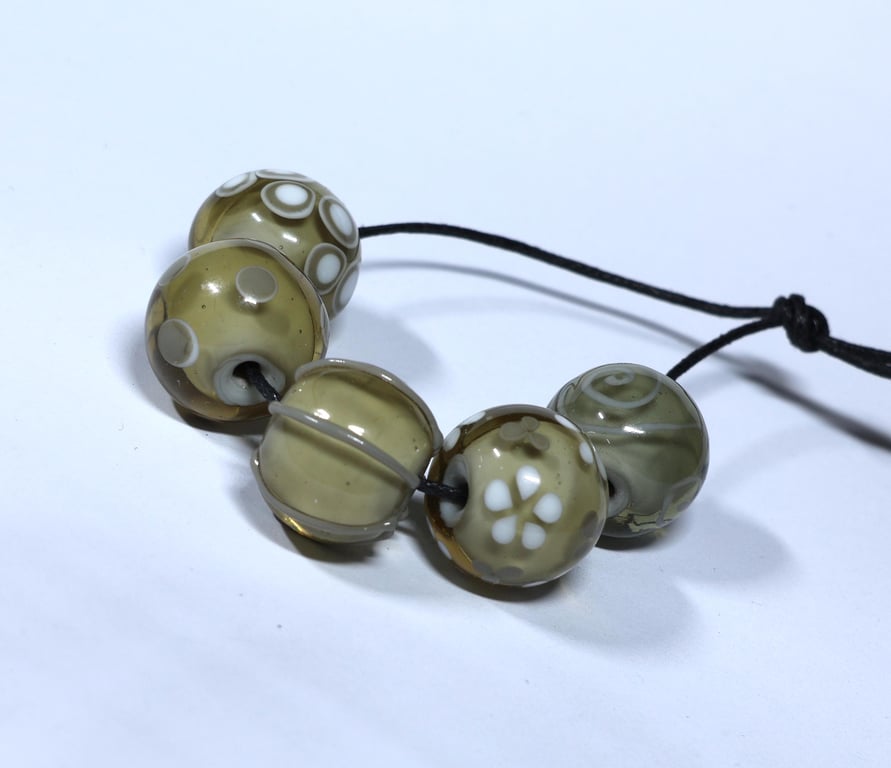 Handmade grey and white lamp work glass beads