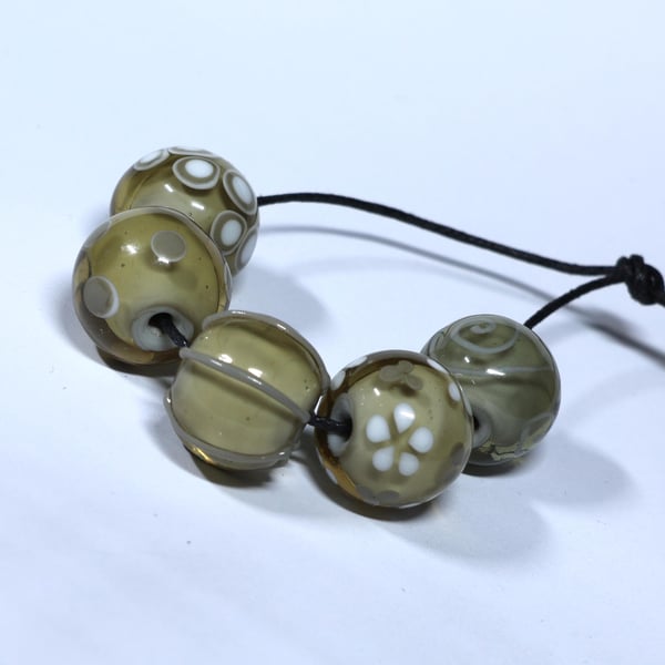 Handmade grey and white lamp work glass beads