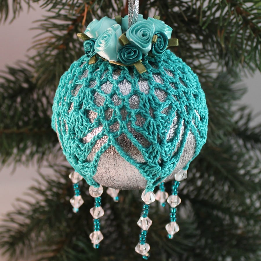 Christmas bauble silver and teal crochet lace vintage style, I4