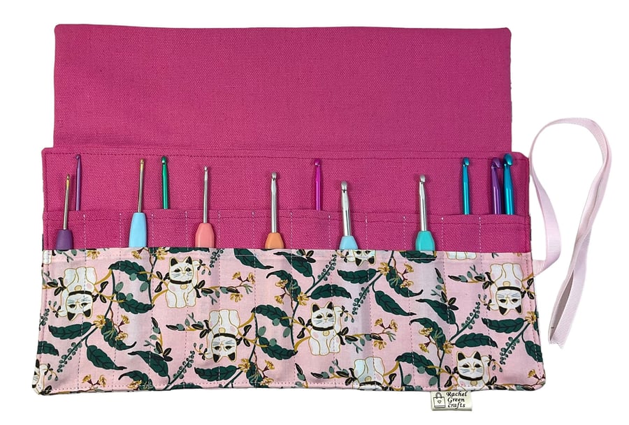 Crochet hook case with cats, Ergonomic hook organiser, roll up short Dpn case, c