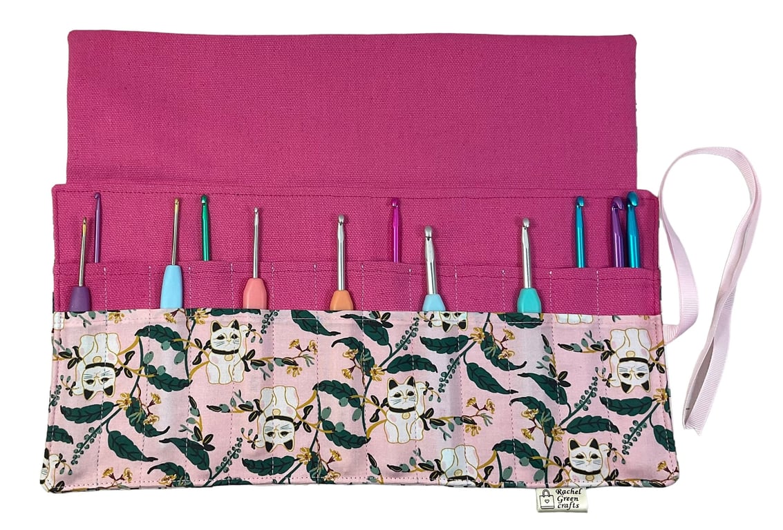 Crochet hook case with cats, Ergonomic hook organiser, roll up short Dpn case, c