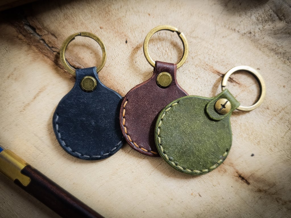 Apple AirTag Case- short strap