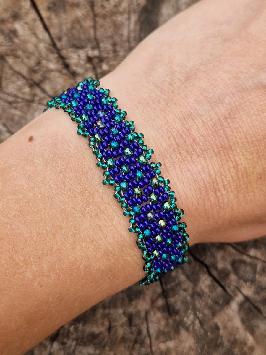 Royal blue and turquoise picot edge adjustable beaded bracelet