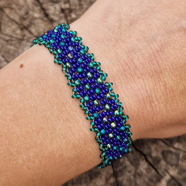 Royal blue and turquoise picot edge adjustable beaded bracelet
