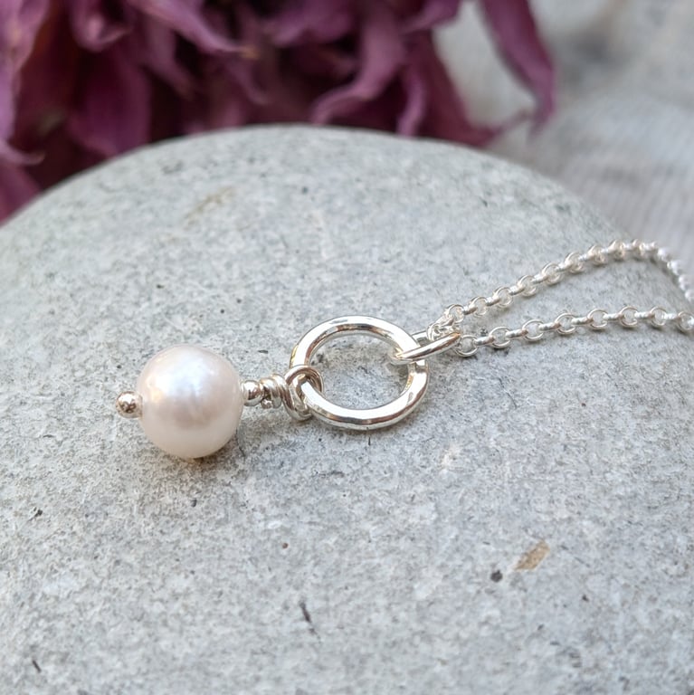 Sterling Silver Circle and Pearl Necklace - JBJ7001