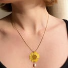 Handmade Victorian preserved daisy and pearl resin pendant