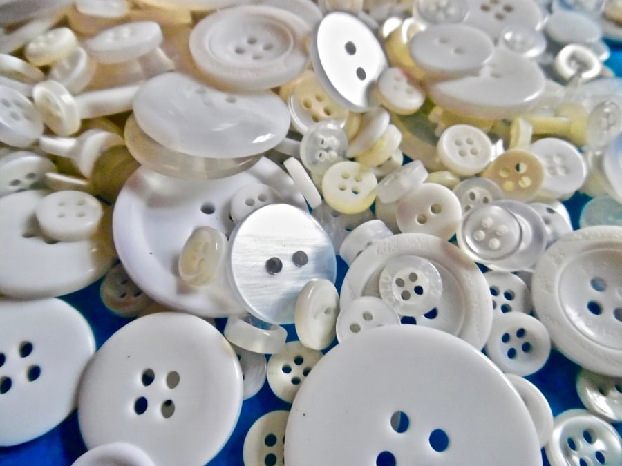 Bumper Bag of 650 Resin Mixed Size WHITE  craft Buttons
