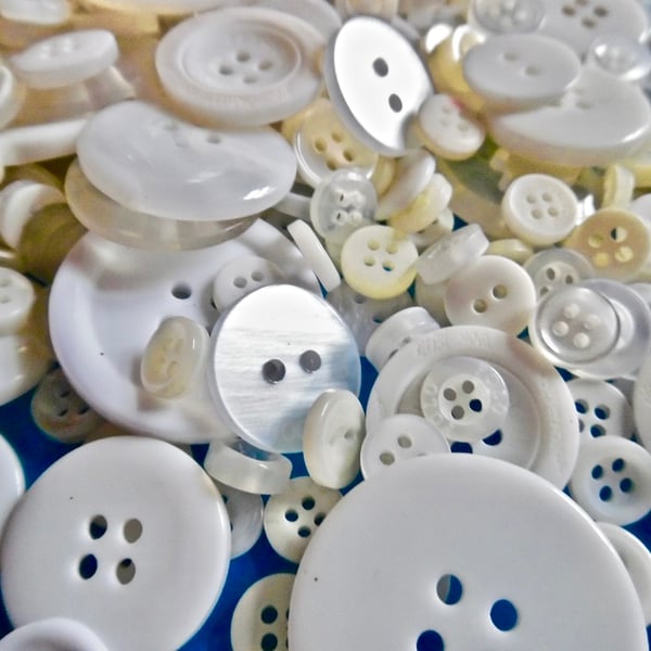 Bumper Bag of 650 Resin Mixed Size WHITE  craft Buttons