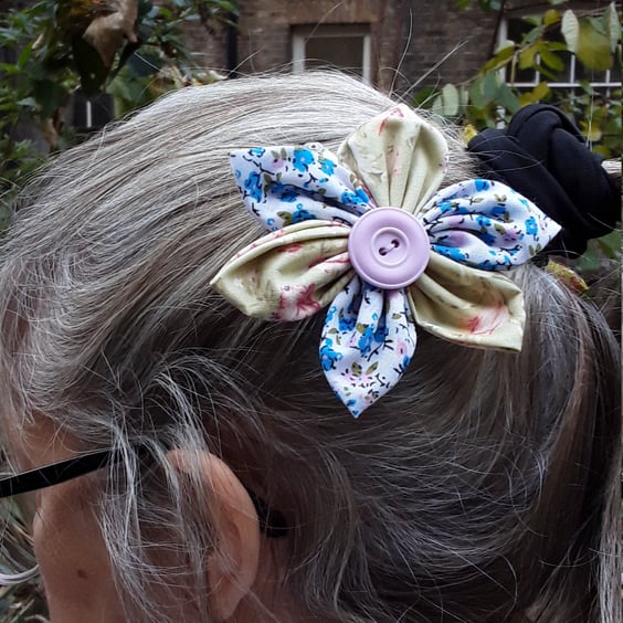 Flower hair clips