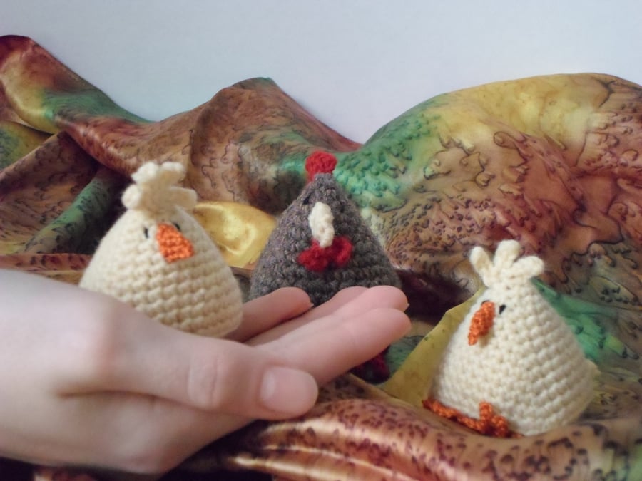 Hen and chicks crochet pattern