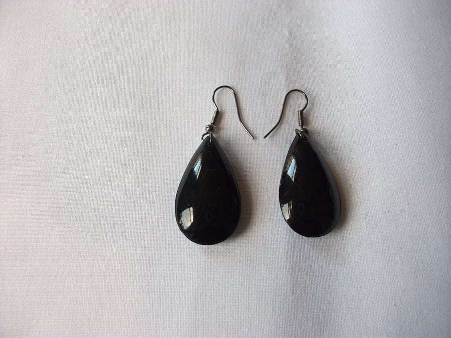 Solid Black Pear Drop shaped earrings with black earwires 