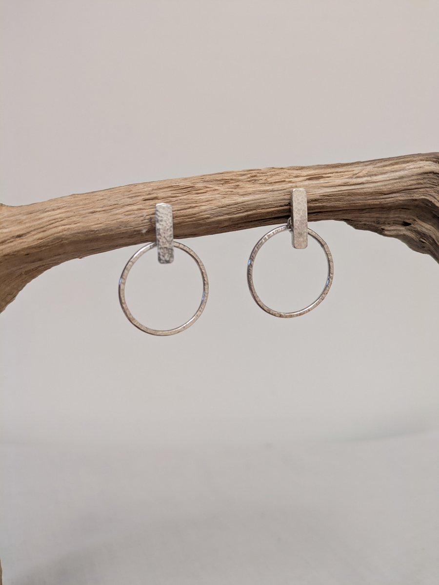 Hammered bar and hoop earrings 