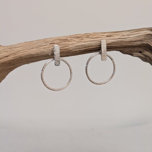 Hammered bar and hoop earrings 