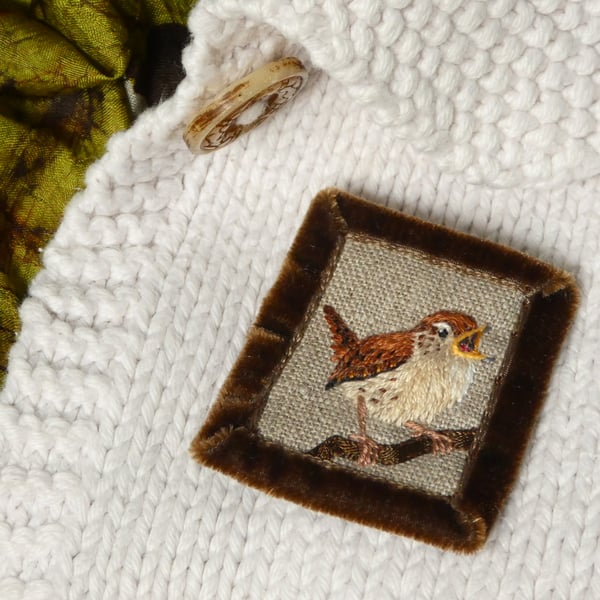 Wren - hand stitched brooch