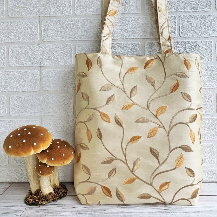 Woodland tote bag in embroidered gold fabric with twining leaf pattern