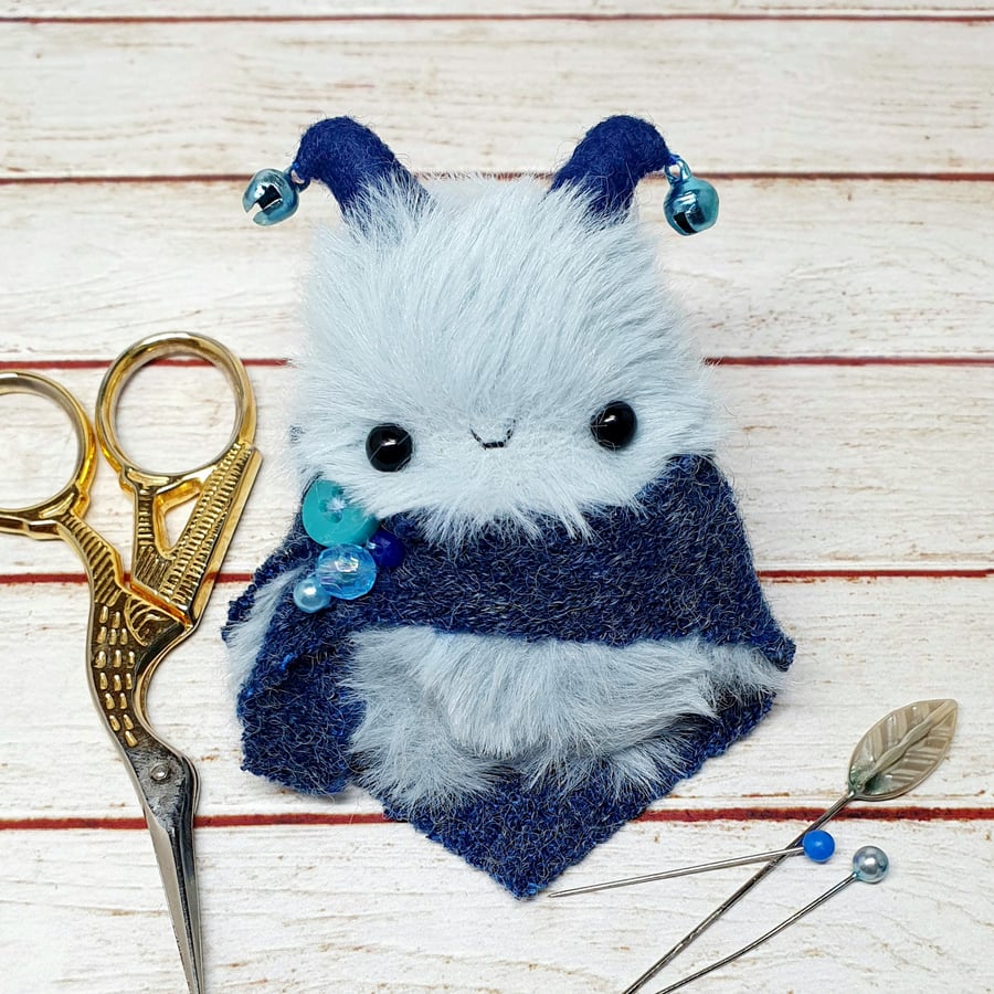 Mini Festive Yeti in Cape