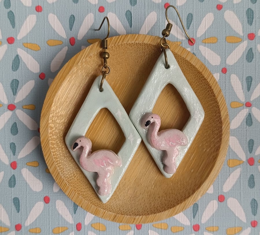 Starburst flamingo earrings 